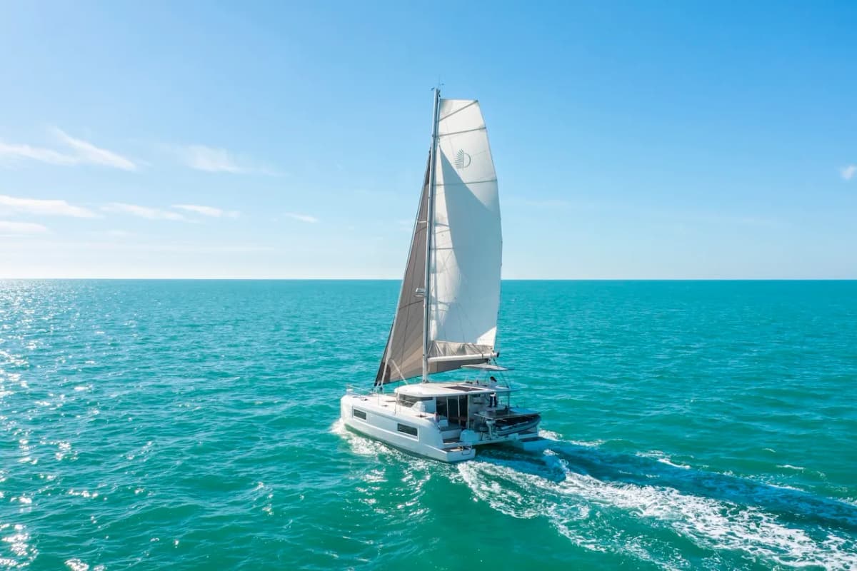 LAGOON 38 EXTERIOR (2)