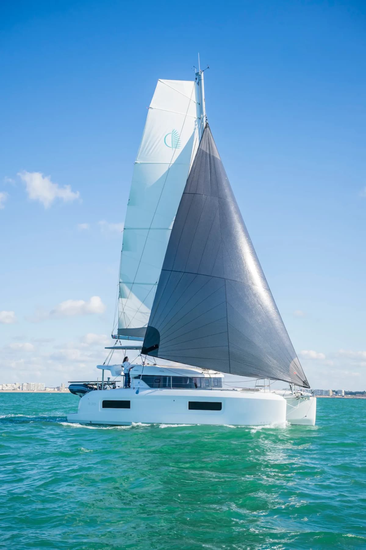 LAGOON 38 EXTERIOR (5)