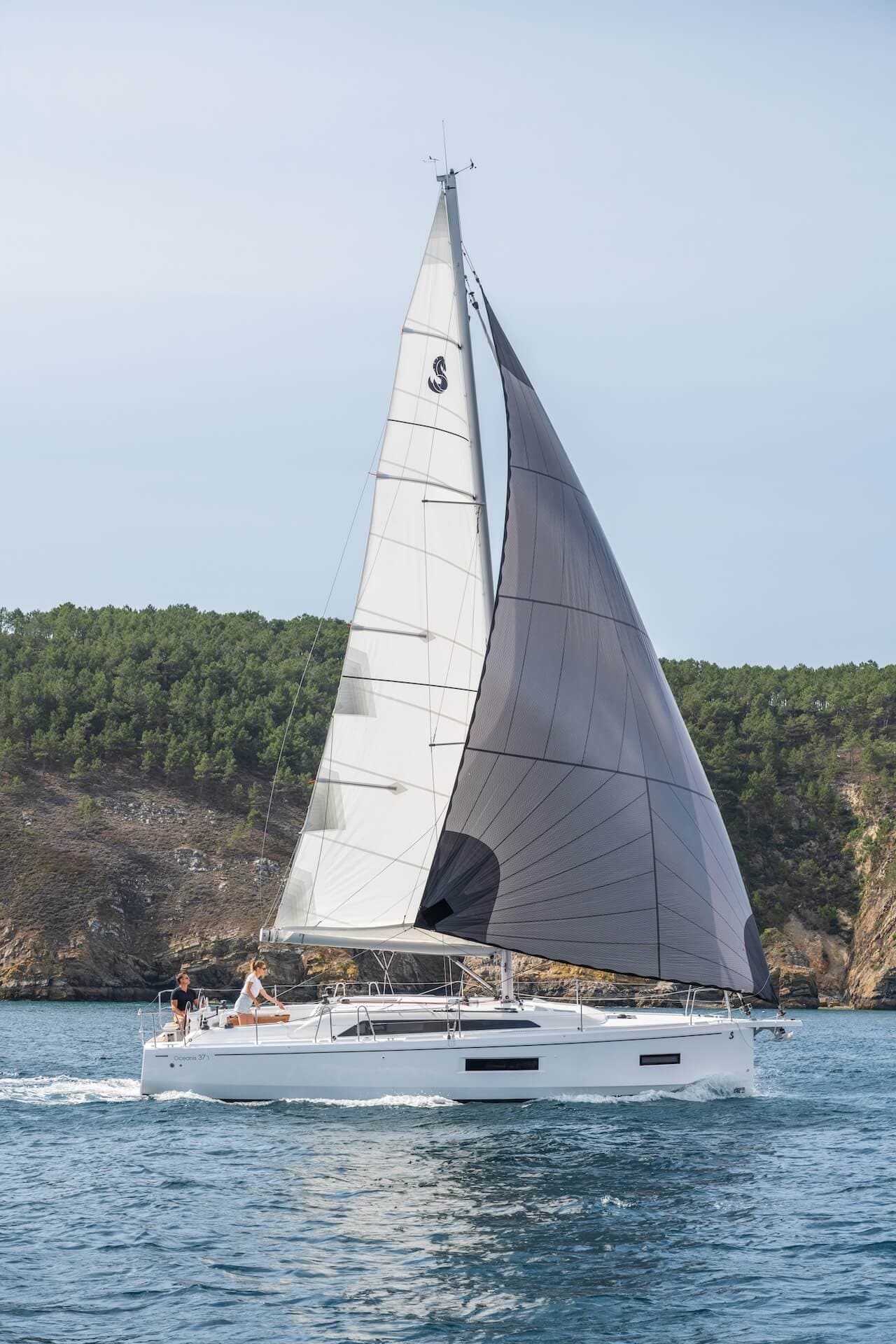 Oceanis 371 sailing underway