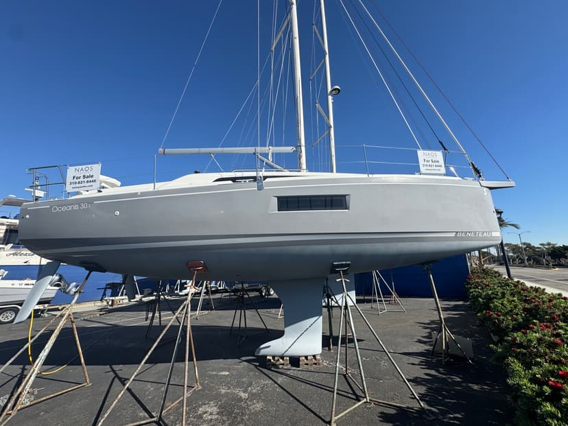 2024 OCEANIS 30.1 HULL #321