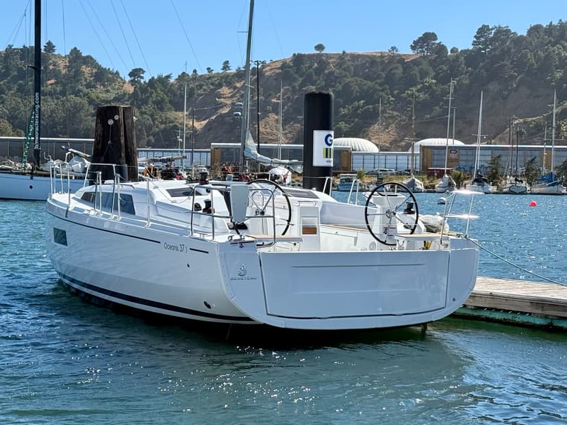 2025 OCEANIS 37.1 #83